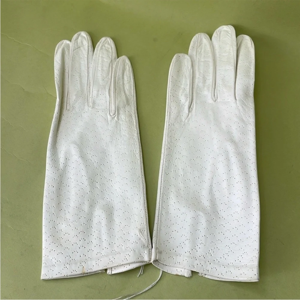 New vintage light cream leather gloves